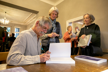 MH_Buch_signieren
